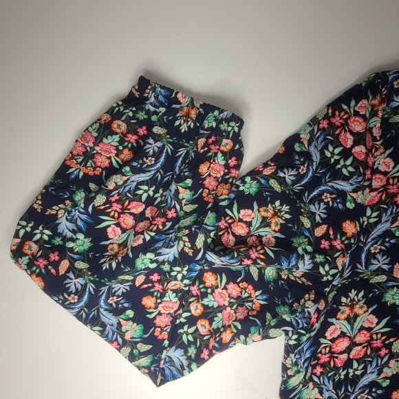 LOFT Floral Rayon Wrap-Style Blouse Size L | Navy Floral V‑Neck Long Sleeve. EUC - Picture 4 of 7